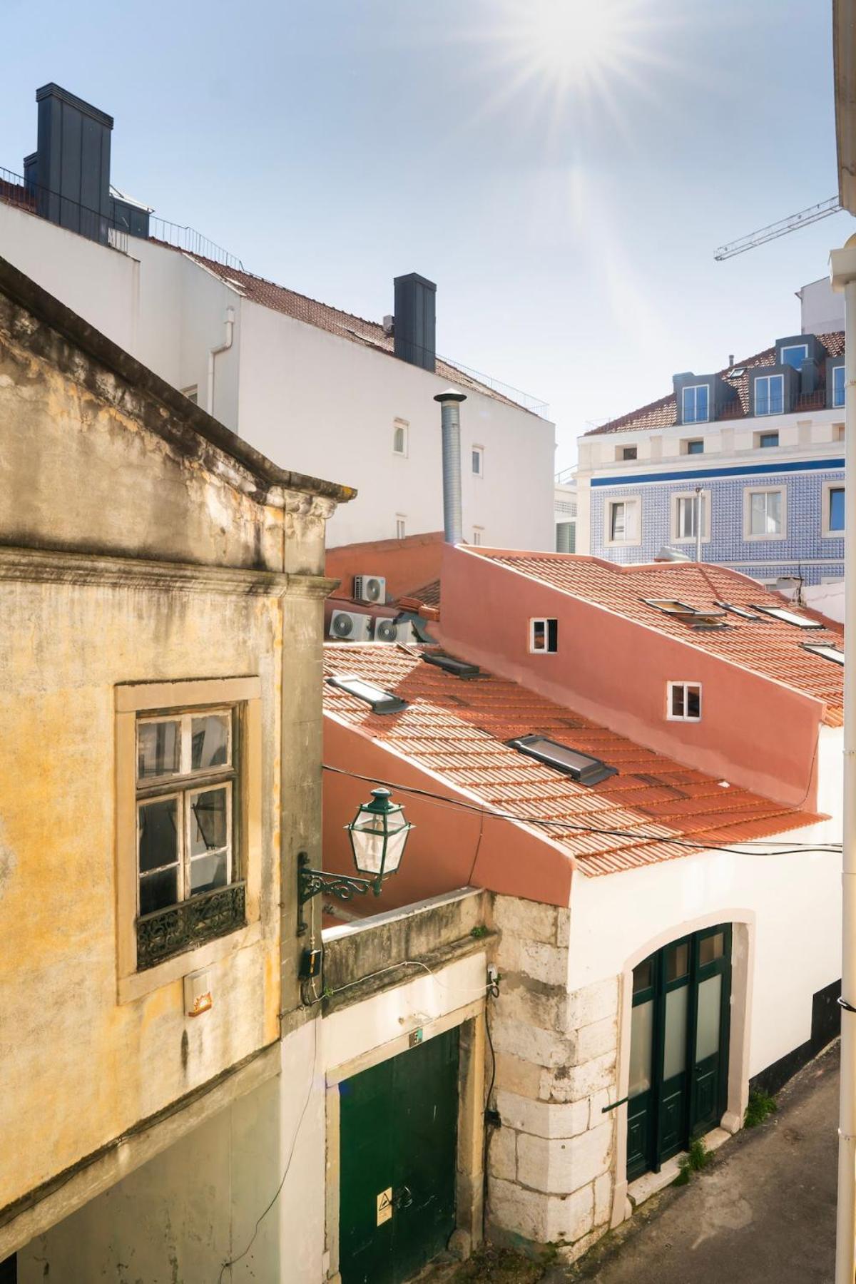 Next To The Cathedral Church Of Se Lissabon